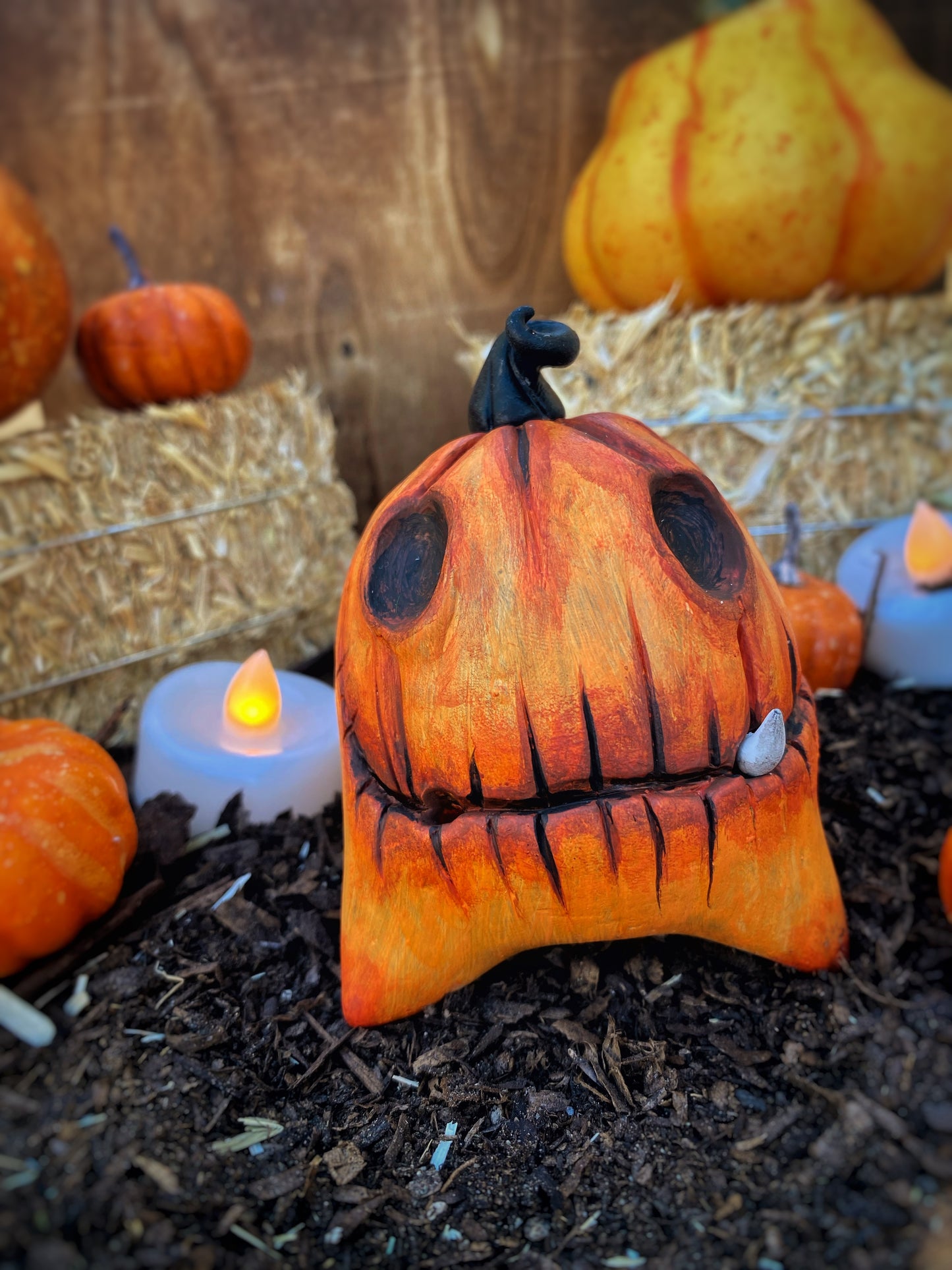 Fang Pumpkin Puppy Sculpture 🎃