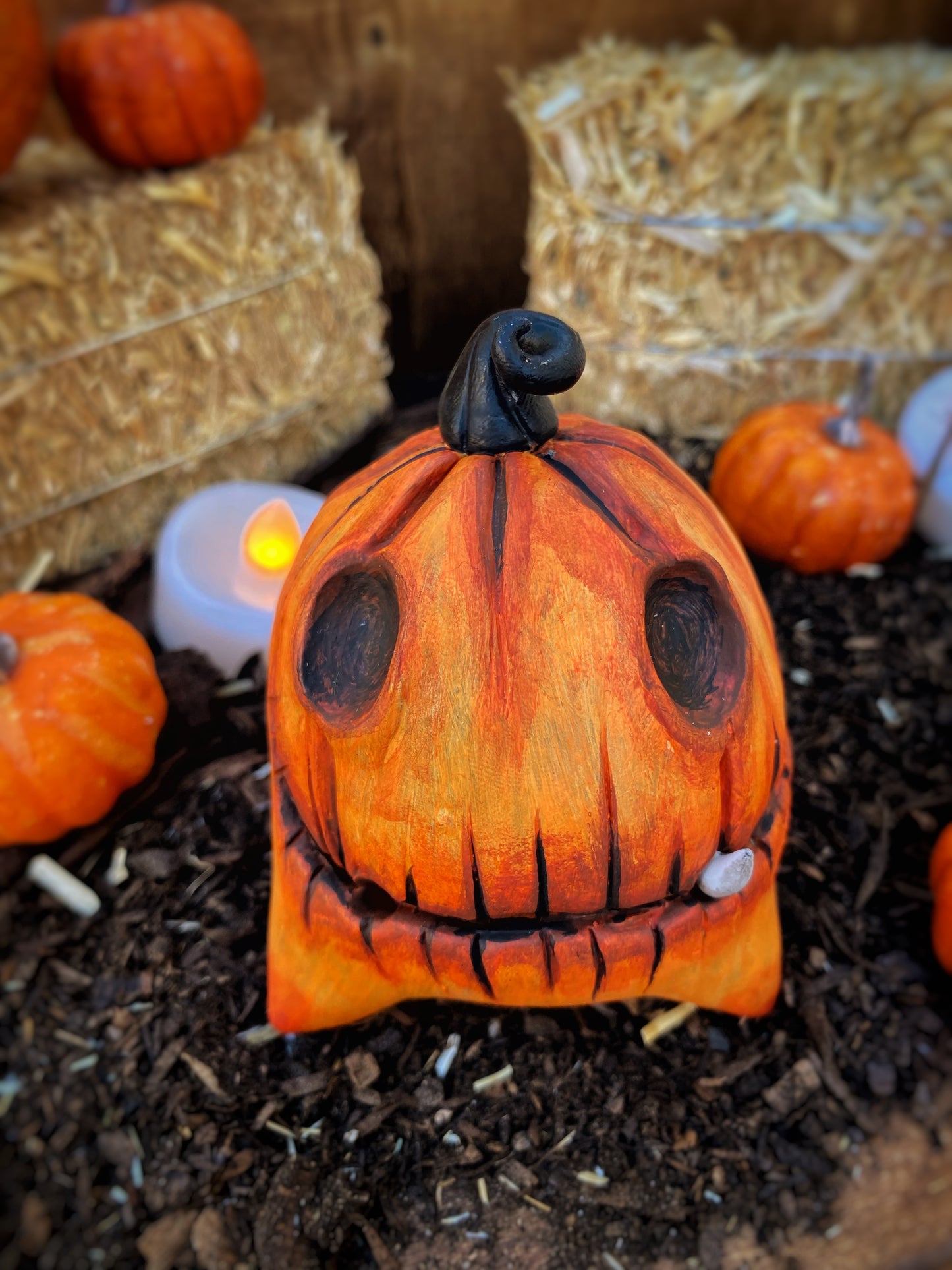 Fang Pumpkin Puppy Sculpture 🎃